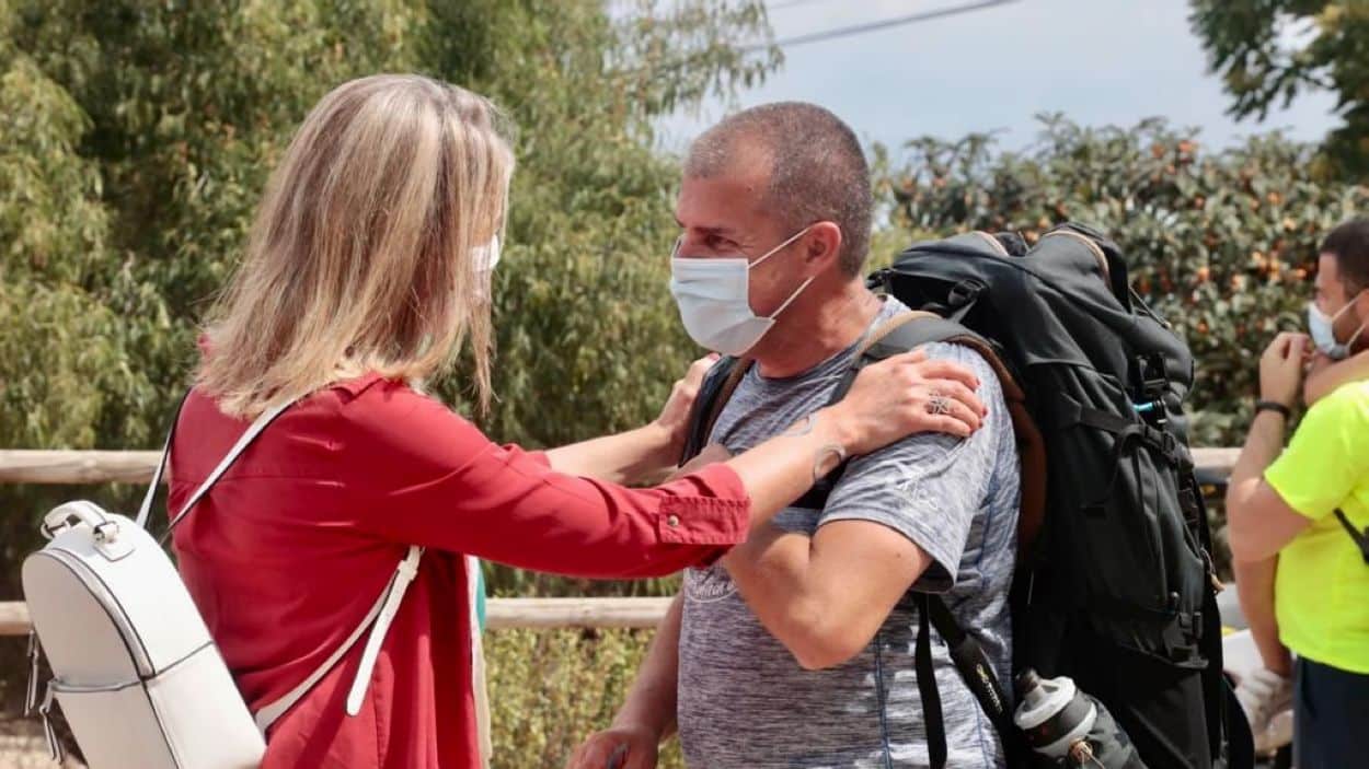 Àlex Florensa torna a casa després de caminar 900 quilòmetres per conscienciar sobre les addiccions a les drogues